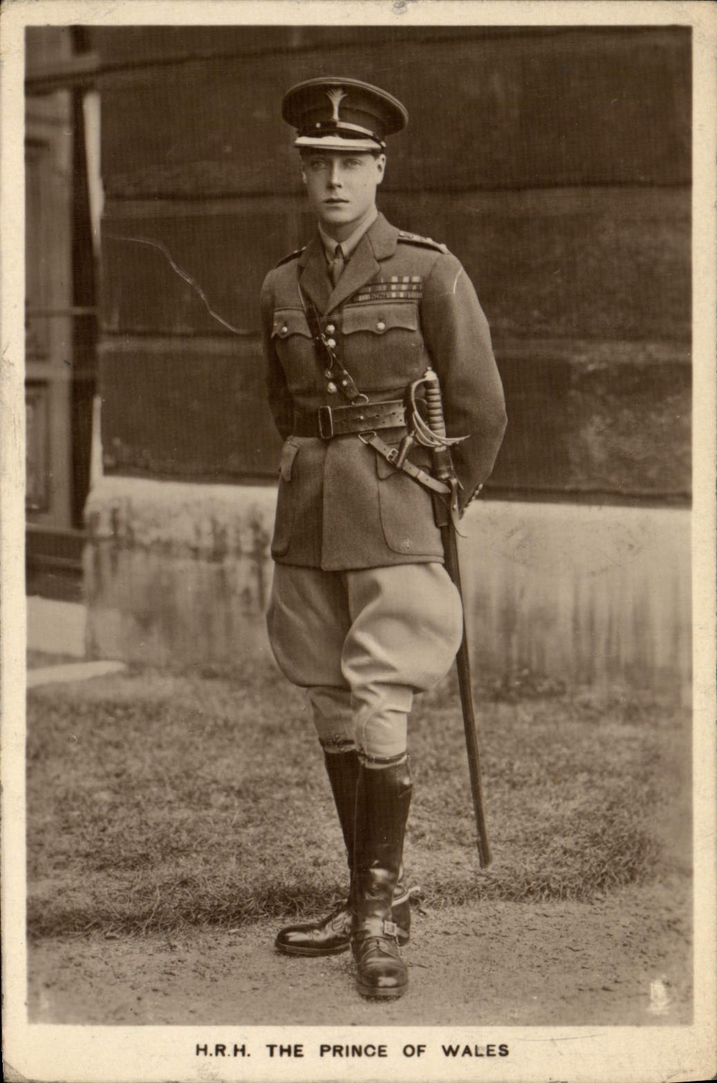 H.R.H. The Prince of Wales — en uniforme militaire — Tuck's Post Card No. 3659
