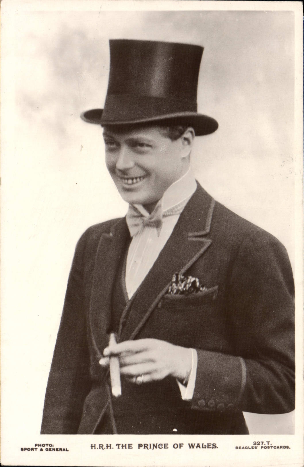 H.R.H. The Prince of Wales — en costume de soirée avec chapeau haut de forme — Beagles' Postcards n°327.T