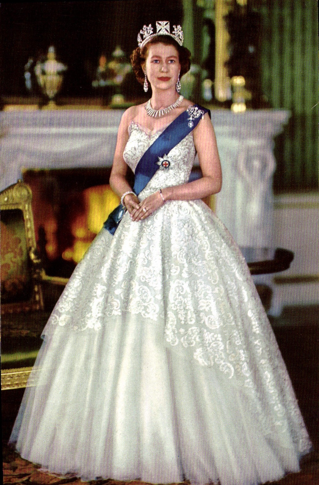 Queen Elizabeth II — Offizieller Porträt — Verlag John Hinde Ltd.