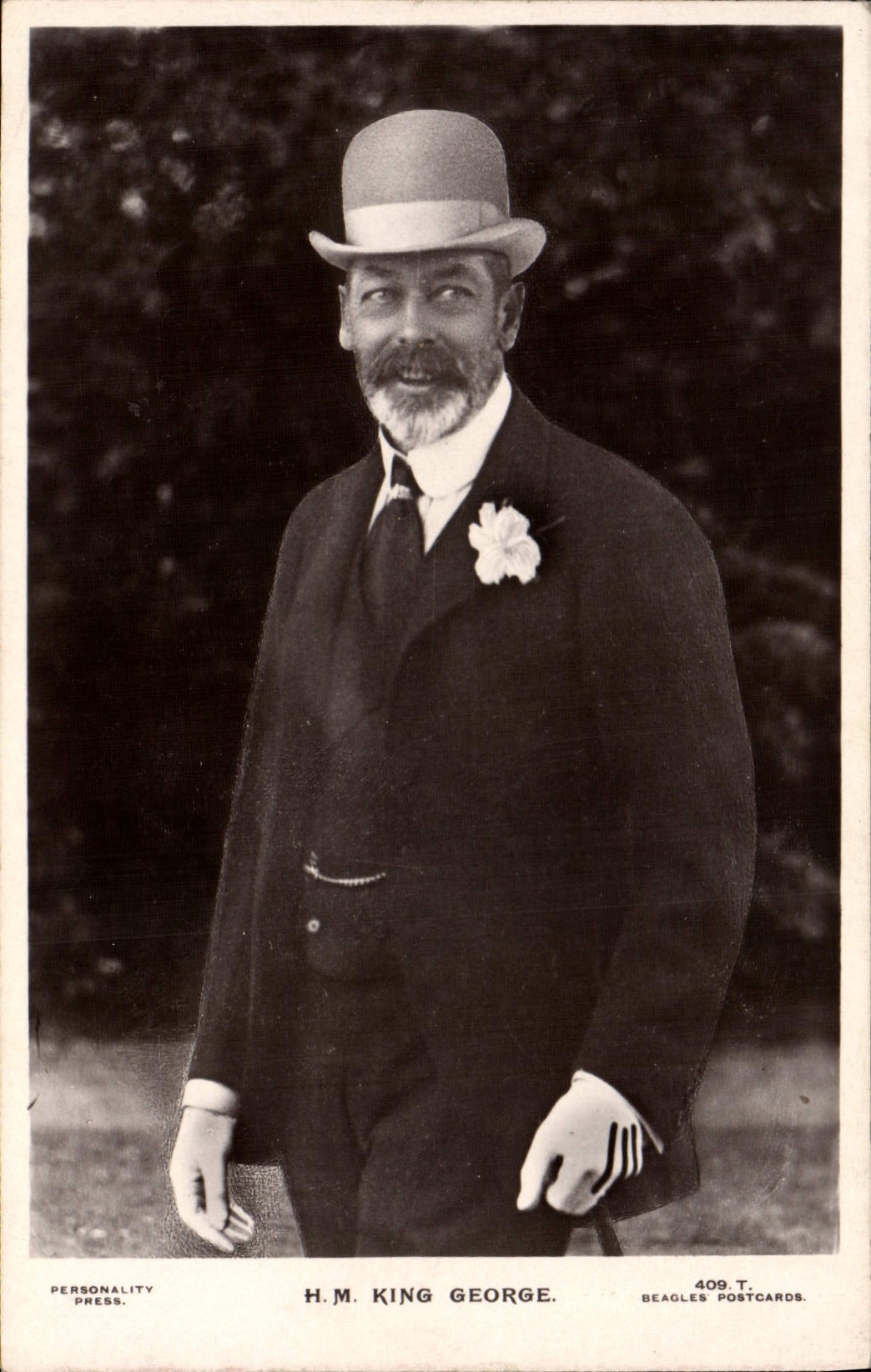 H.M. King George — portrait en tenue formelle avec chapeau melon — Personality Press, n° 409 T, Beagles Postcards
