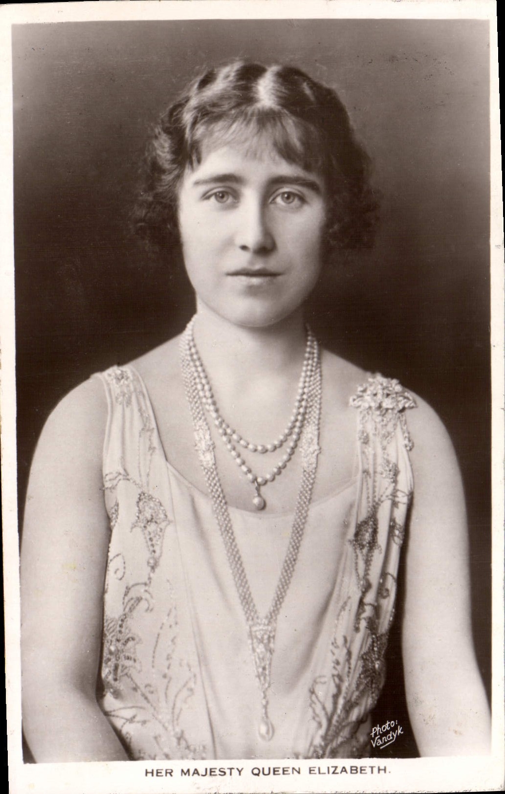 Queen Elizabeth — Portrait — Photo Van Dyk