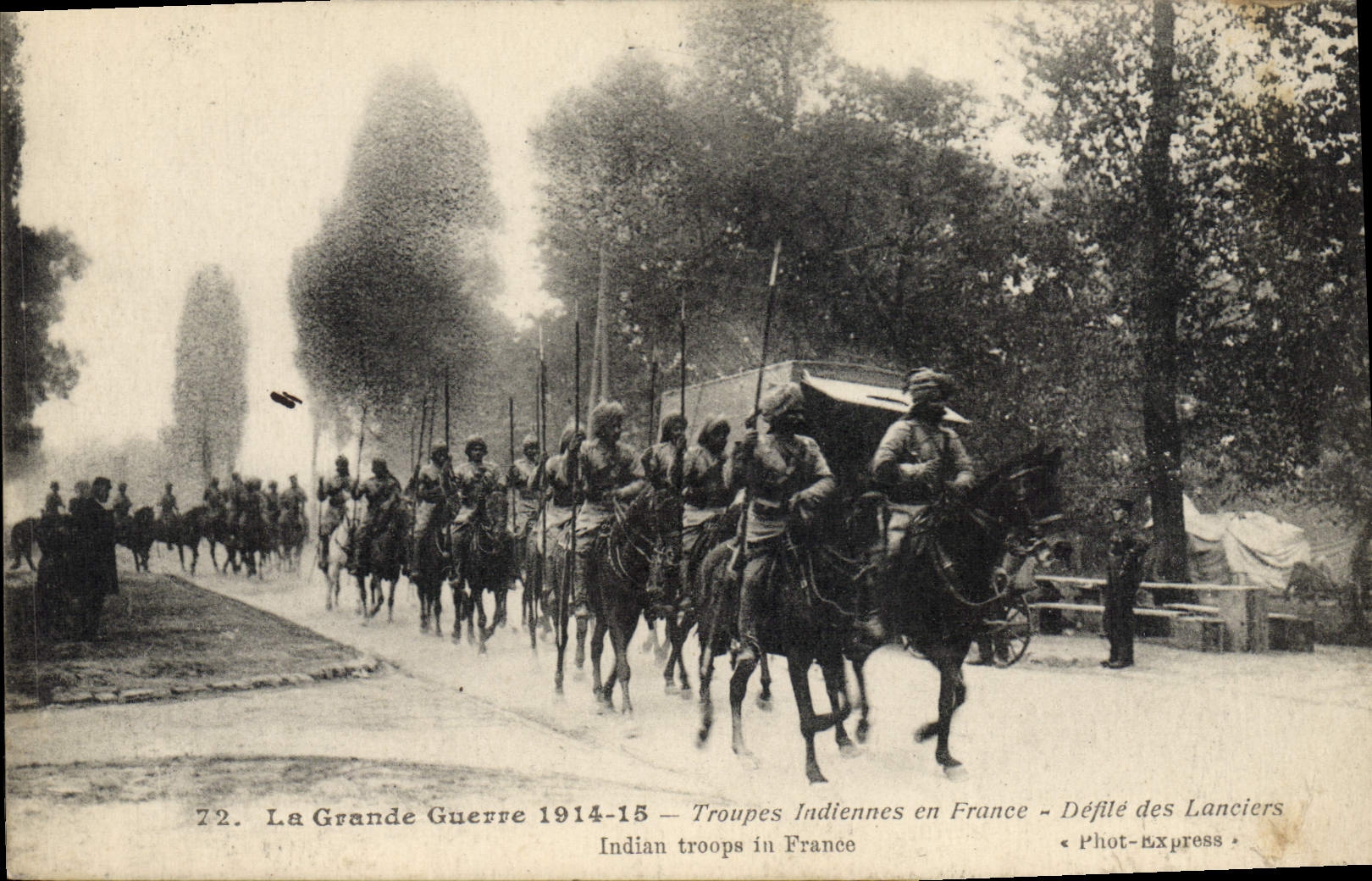 Troupes Indiennes en France — Défilé des Lanciers — Phot-Express
