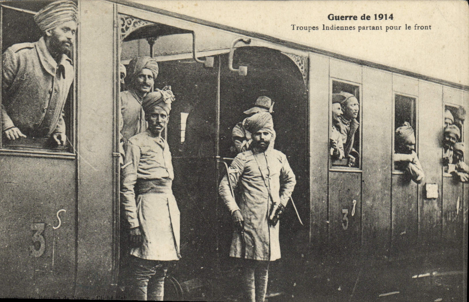 CPA Militaria Troupes indiennes partant pour le front Train