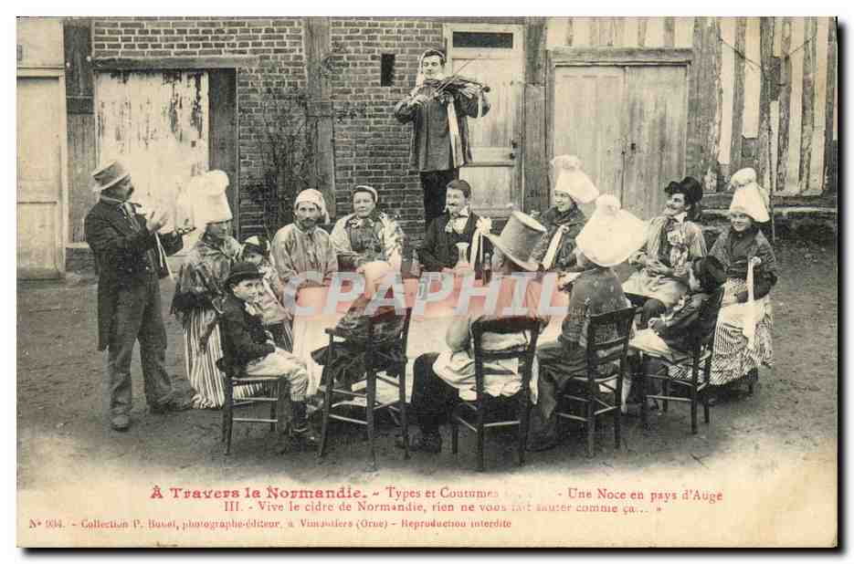 CPA Folklore A travers la Normandie Une noce en pays d'Auge Mariage