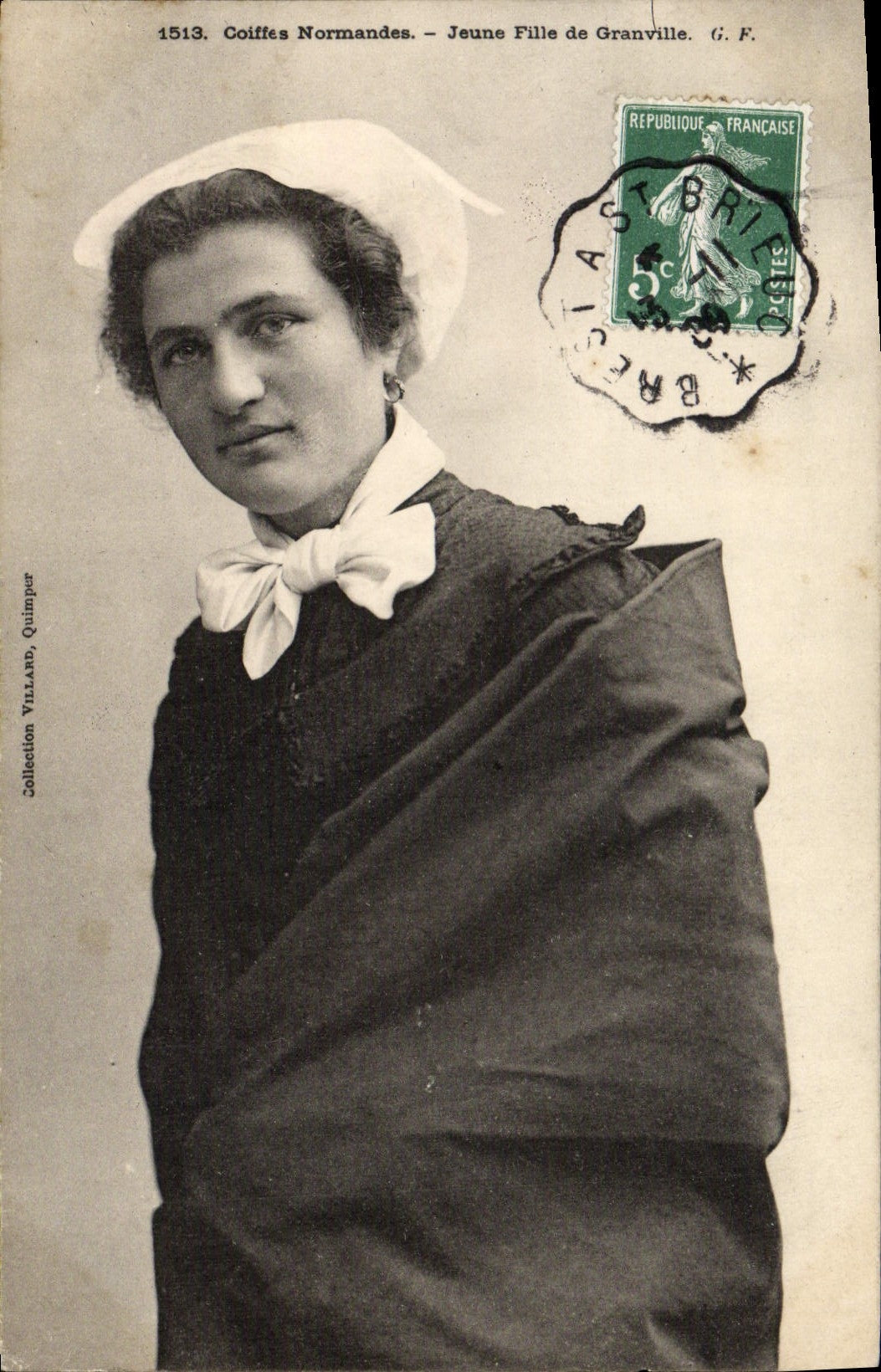 CPA Folklore Coiffes Normandes Jeune fille de Granville