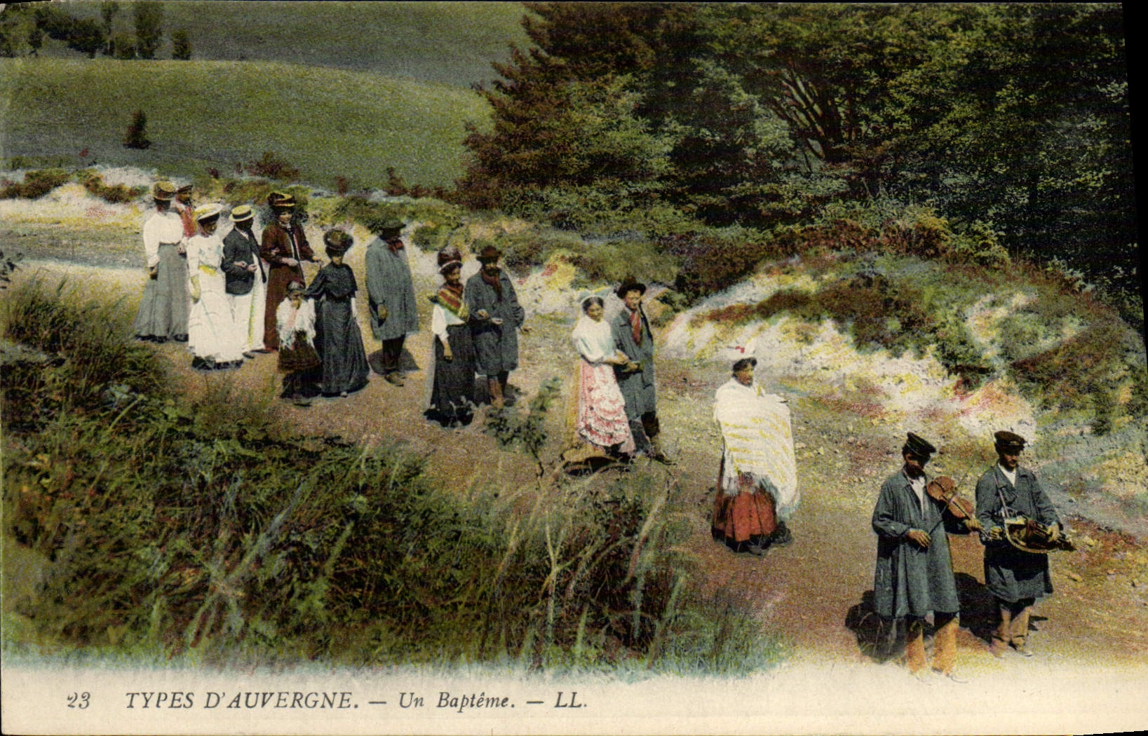 CPA Folklore Auvergne Un bapteme