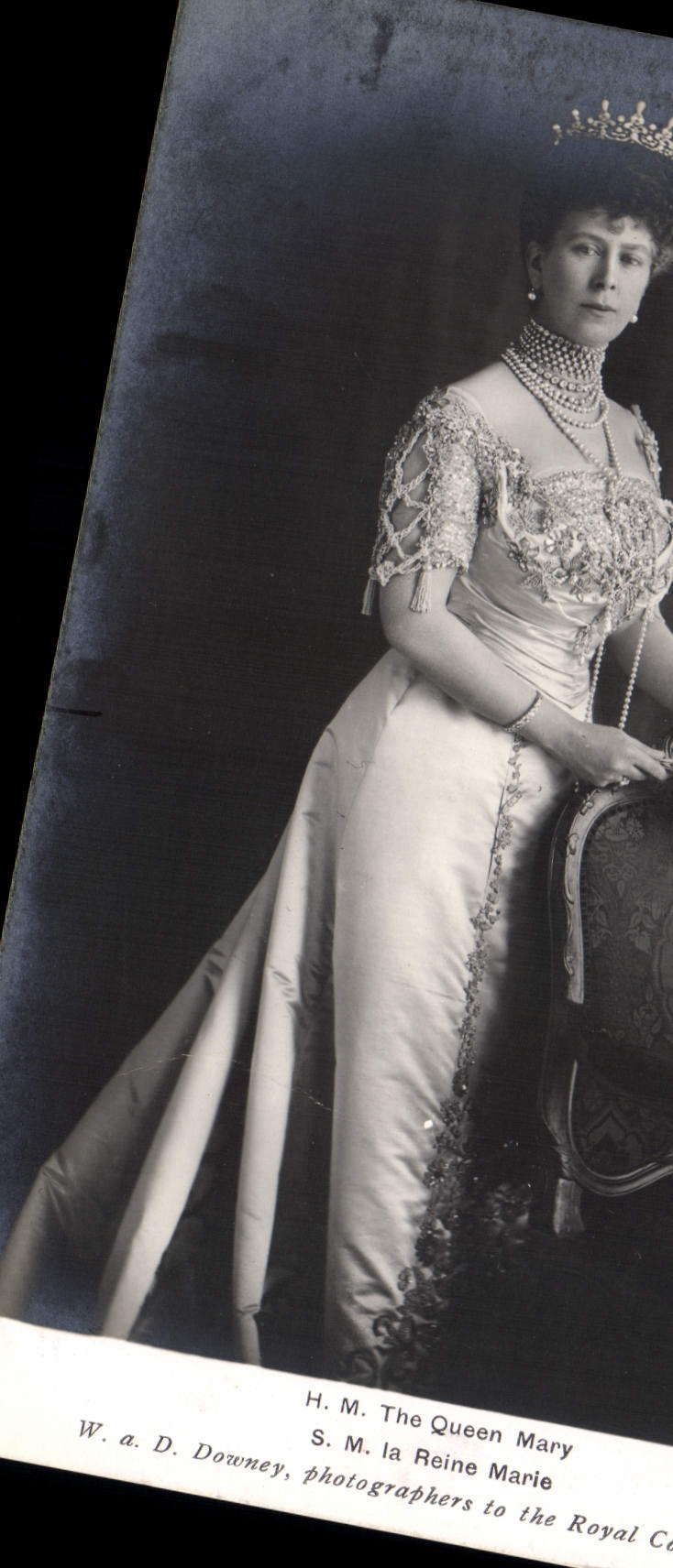 La Reine Marie — photographie en costume de cour — W. a. D. Downey, photographes du Royaume-Uni