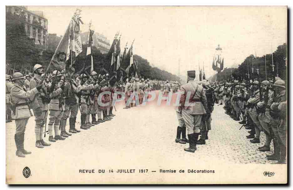 CPA Medaille Revue du 14 juillet 1917 Remise de decorations