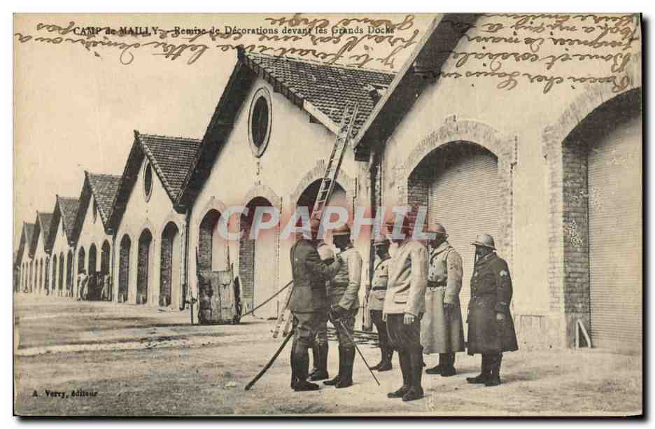 Camp de MaullY — Remise de Décorations devant les Grands Docks — A. Verry, éditeur