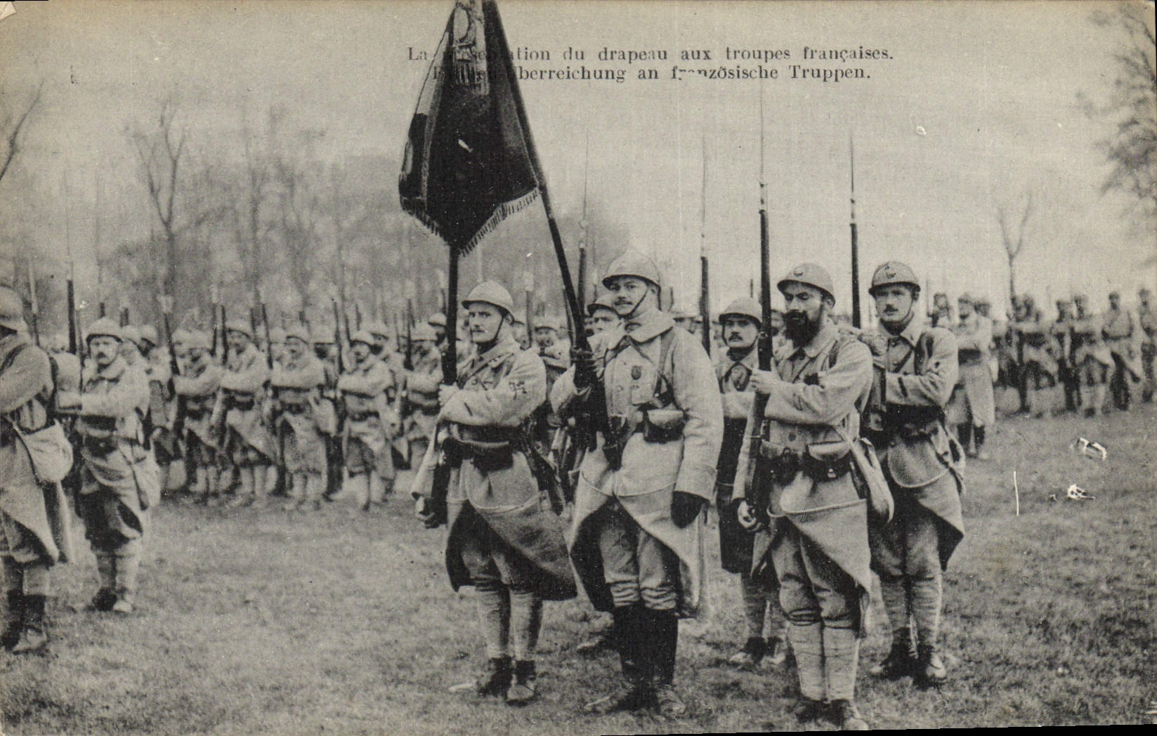 Cérémonie de remise du drapeau aux troupes françaises — éditeur CPAPHIL, n° A
