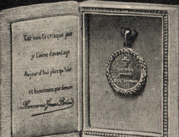 Medaille 'Aujourd'hui plus qu'hier' — texte poétique — éditeur inconnu