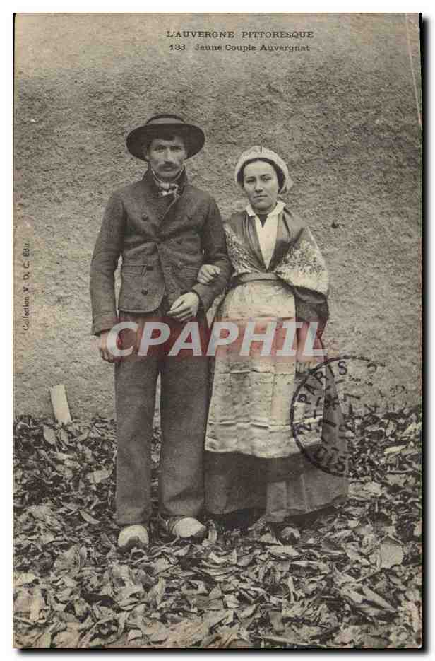 CPA Folklore Auvergne Jeune couple Auvergnat