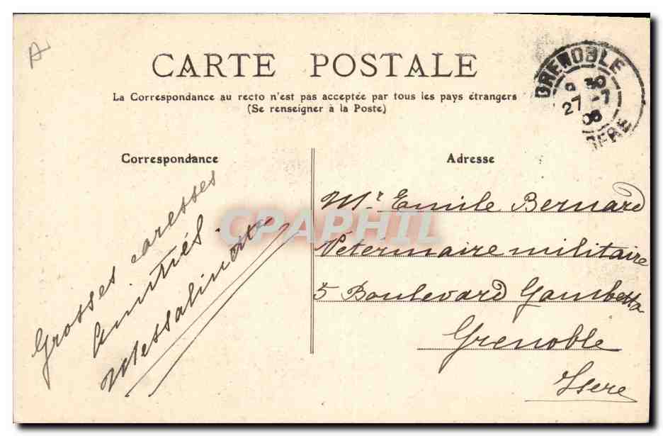 CPA Folklore Auvergne Une Auvergnate se rendant au marche — Verso