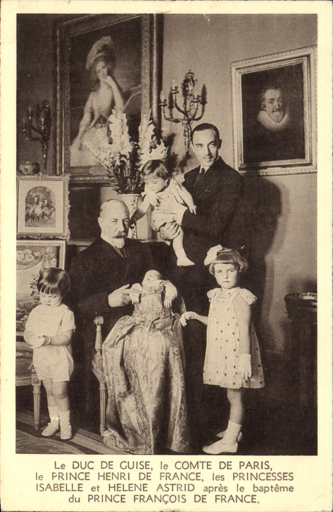 Le Duc de Guise, le Comte de Paris, les Princesses Isabelle et Hélène Astrid après le baptême du Prince François de France — Photo Gabriel, Nice, Série A N° 6