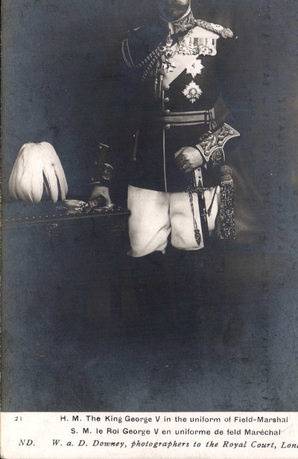 S.M. le Roi George V en uniforme de Feld-Maréchal — W. a. D. Downey, photographers to the Royal Court, Londres — n° 21