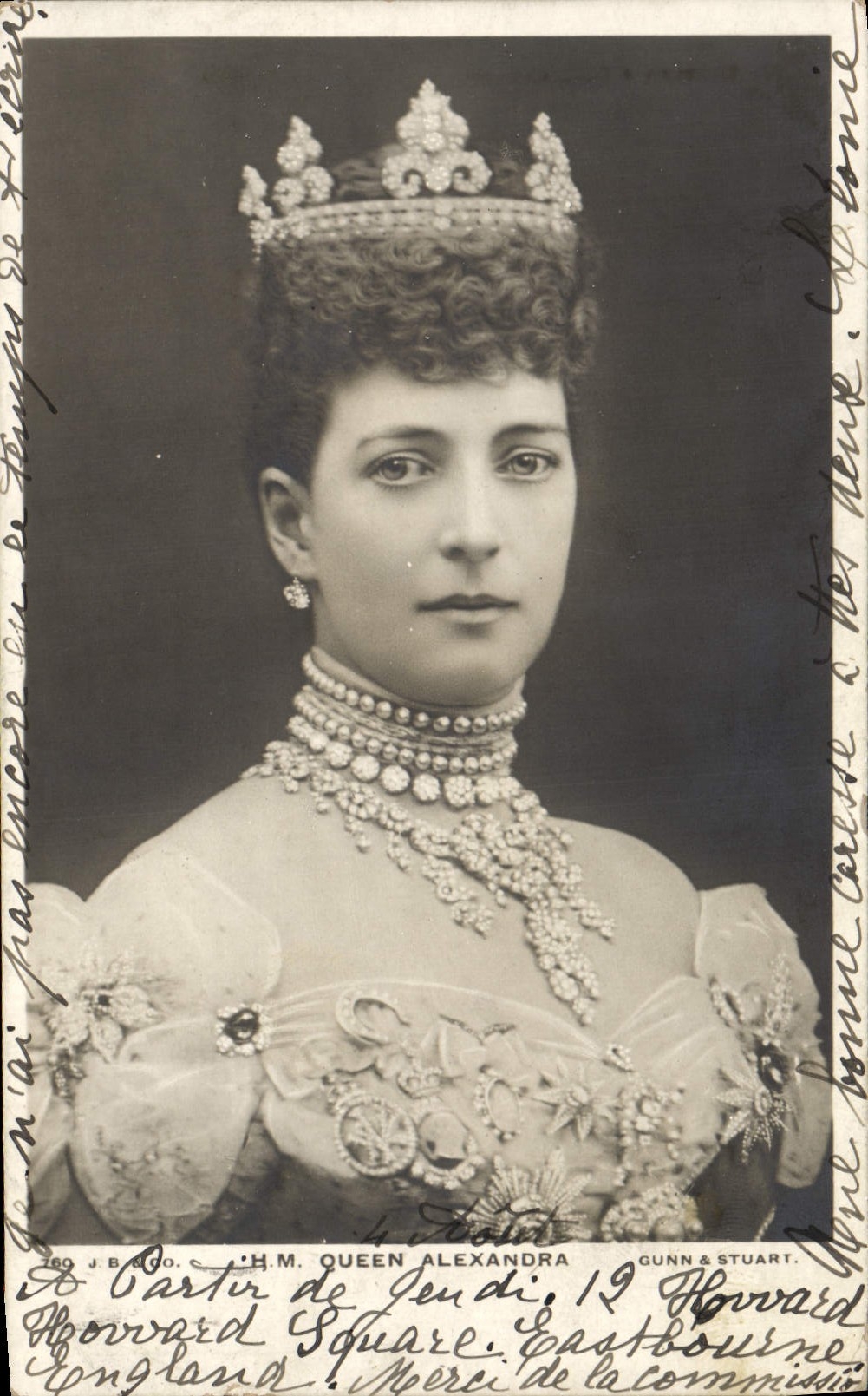 H.M. Queen Alexandra — portrait en costume royal — Gunn & Stuart - Anverso
