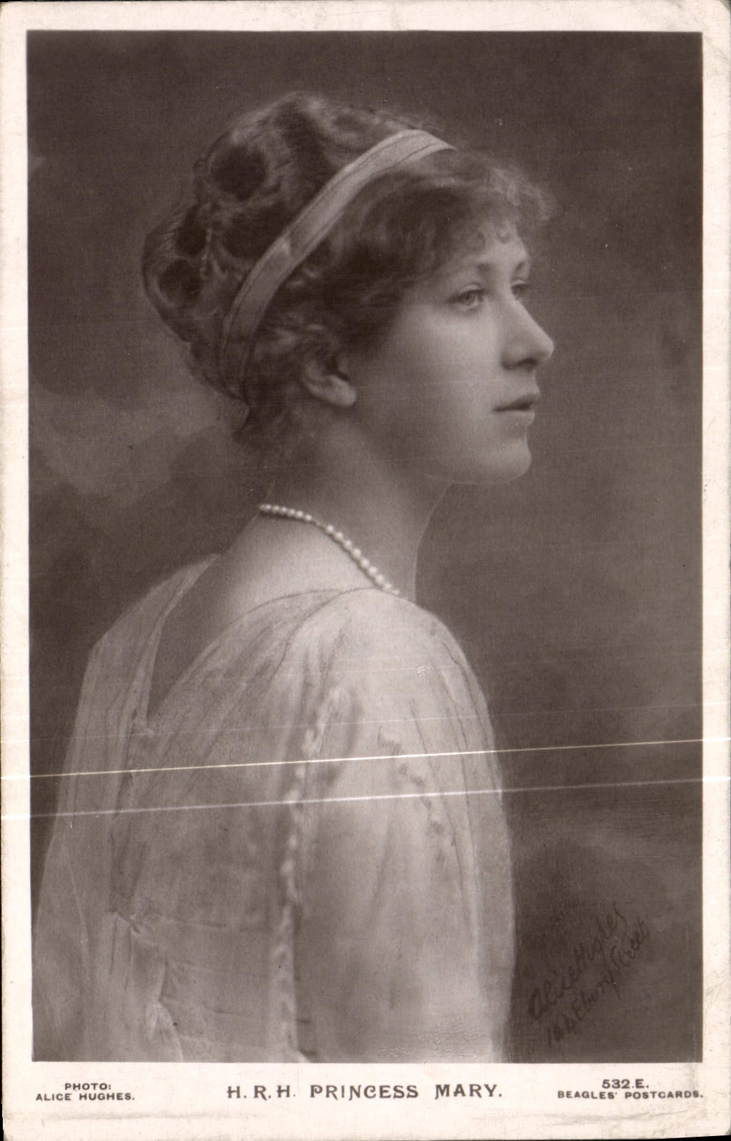 H.R.H. Princess Mary — portrait en buste — Beagles' Postcards n°532 E.