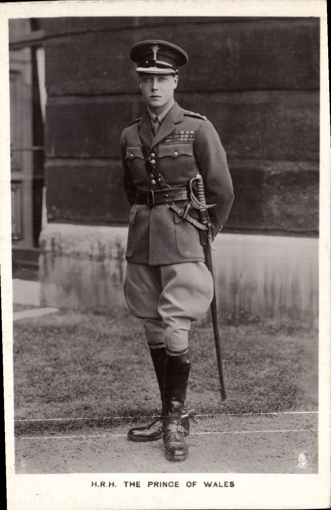 H.R.H. The Prince of Wales — en uniforme militaire — Tuck's Post Card No. 3659