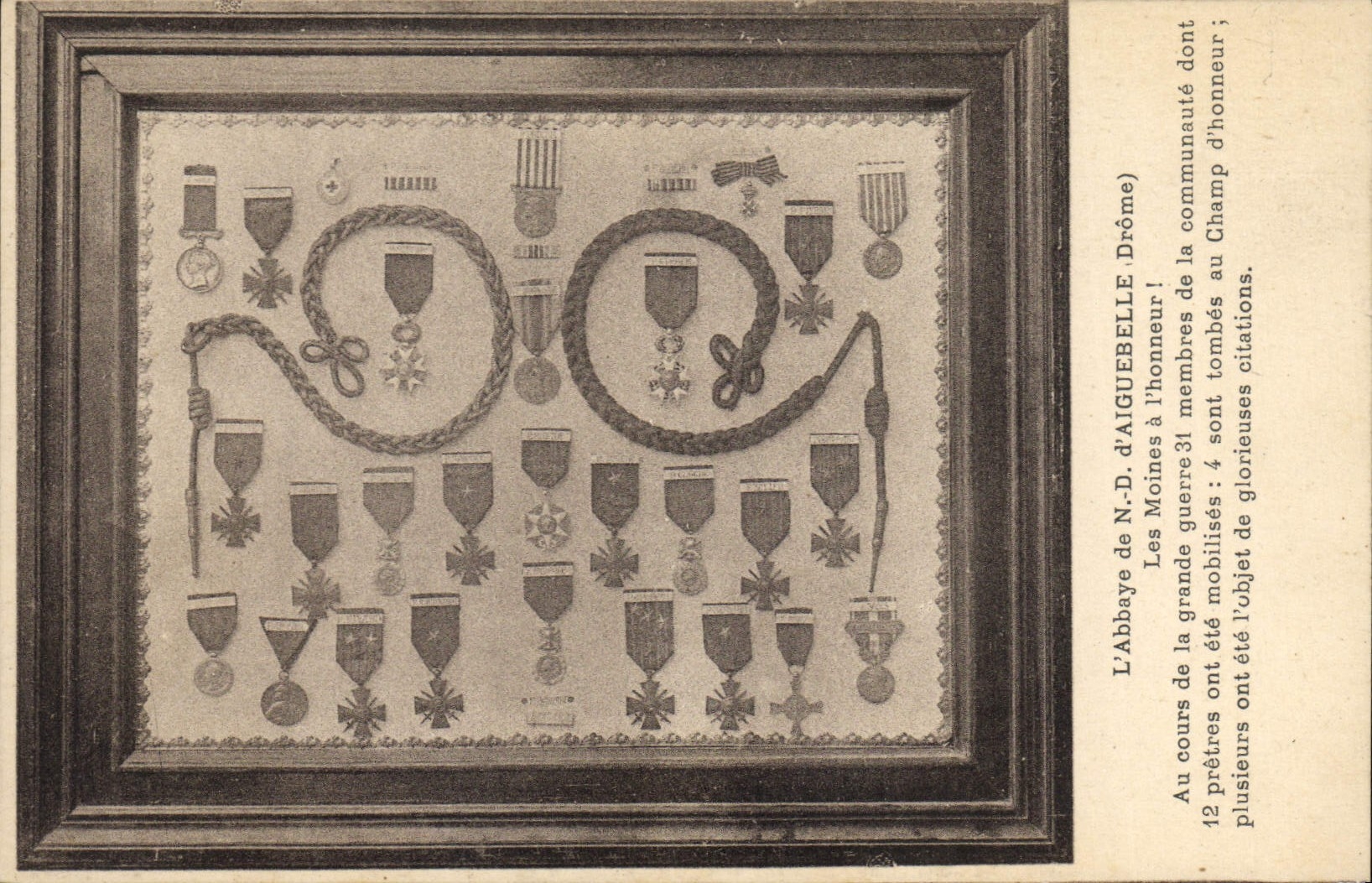 CPA Militaria Medaille Abbaye de ND d'Aiguebelle Drome Les moines a l'honneur