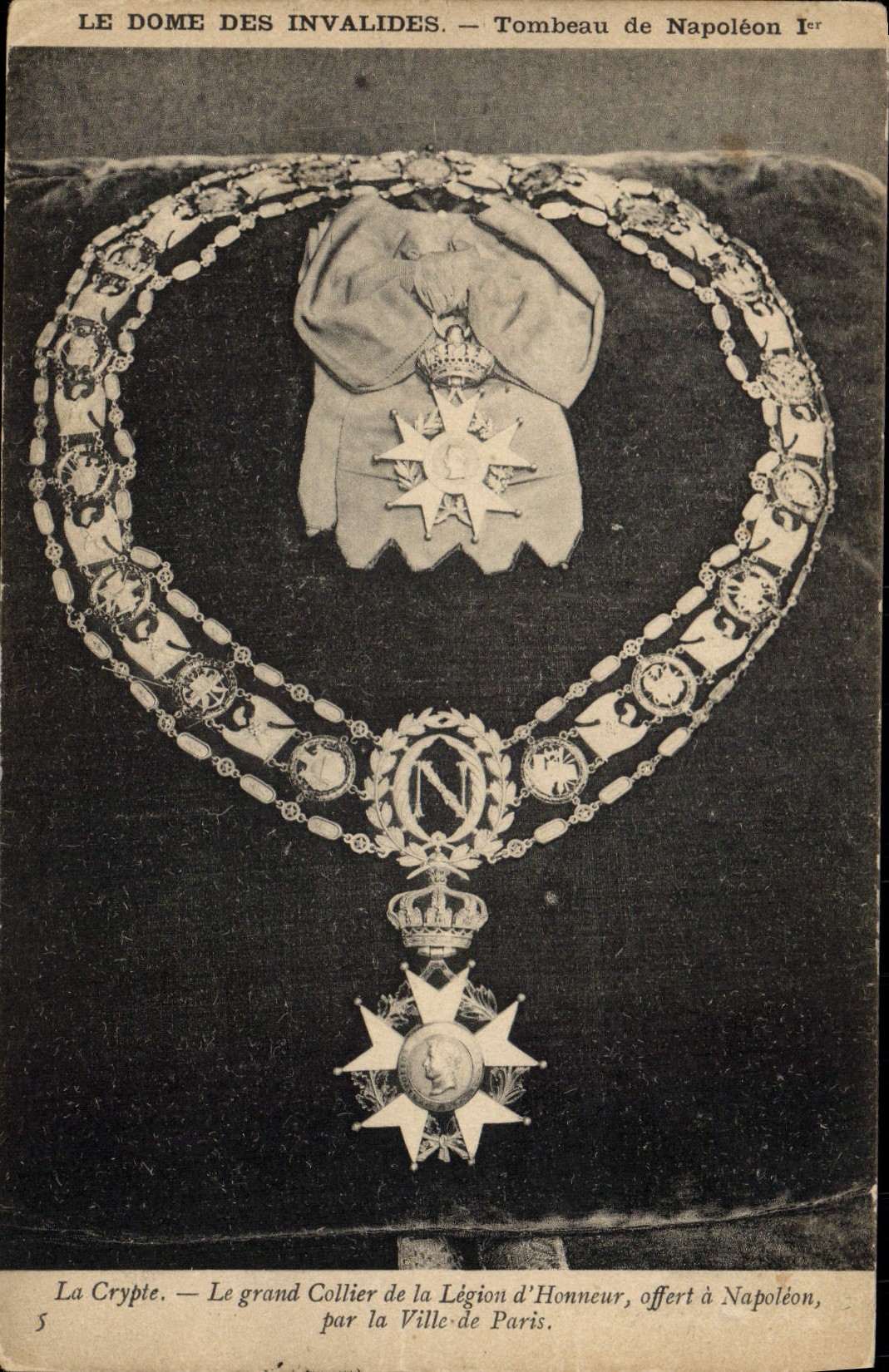 CPA Militaria Medaille Le Dome des Invalides Paris Tombeau de Napoleon 1er La crypte Le grand collier Legion d'honneur
