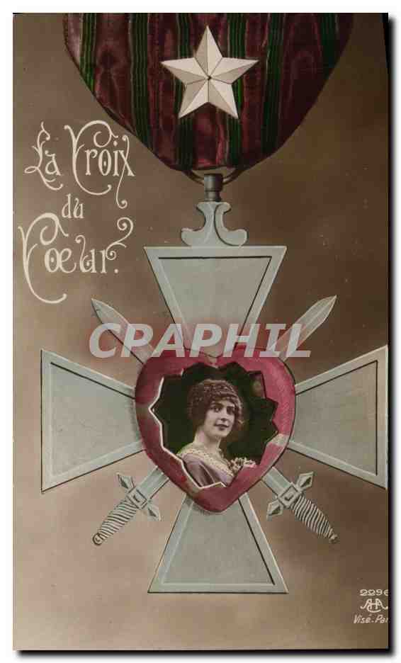 CPA Militaria Medaille Femme La croix du coeur