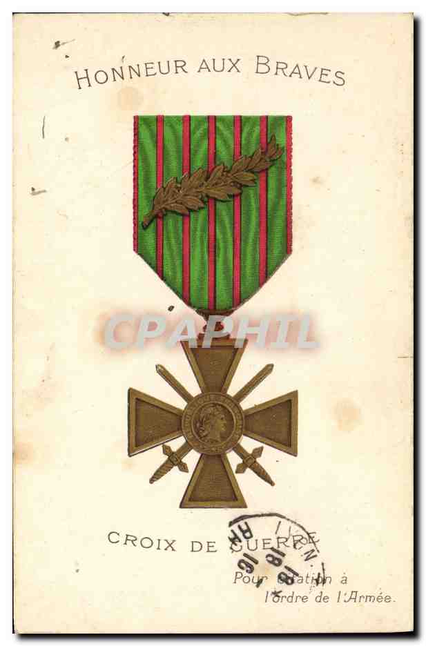 CPA Militaria Medaille Croix de guerre