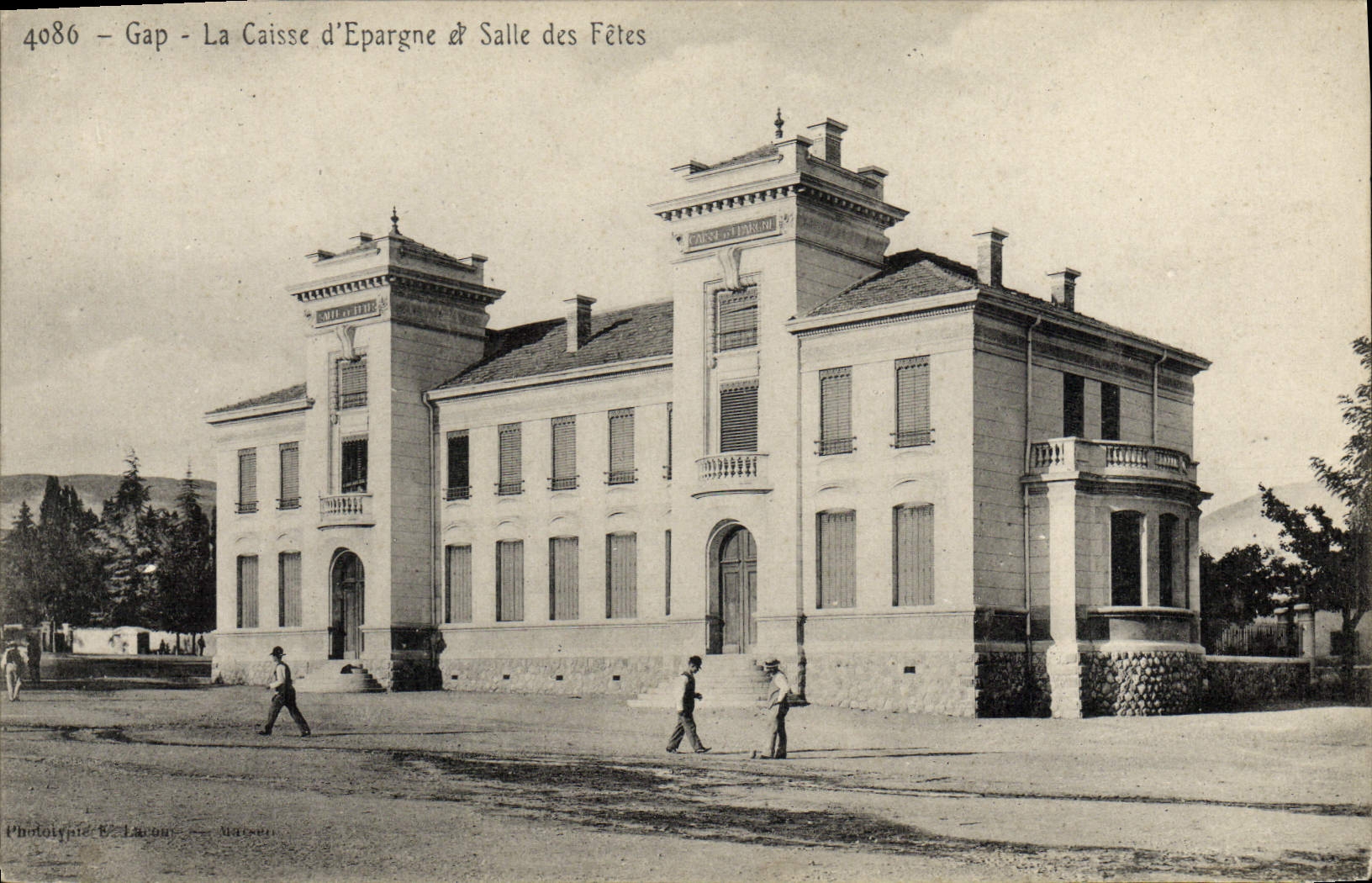 CPA Banque Gap La Caisse d'Epargne et salle des fetes