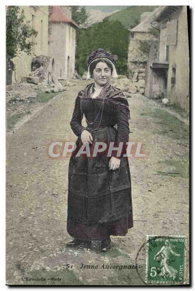 CPA Folklore Jeune Auvergnate