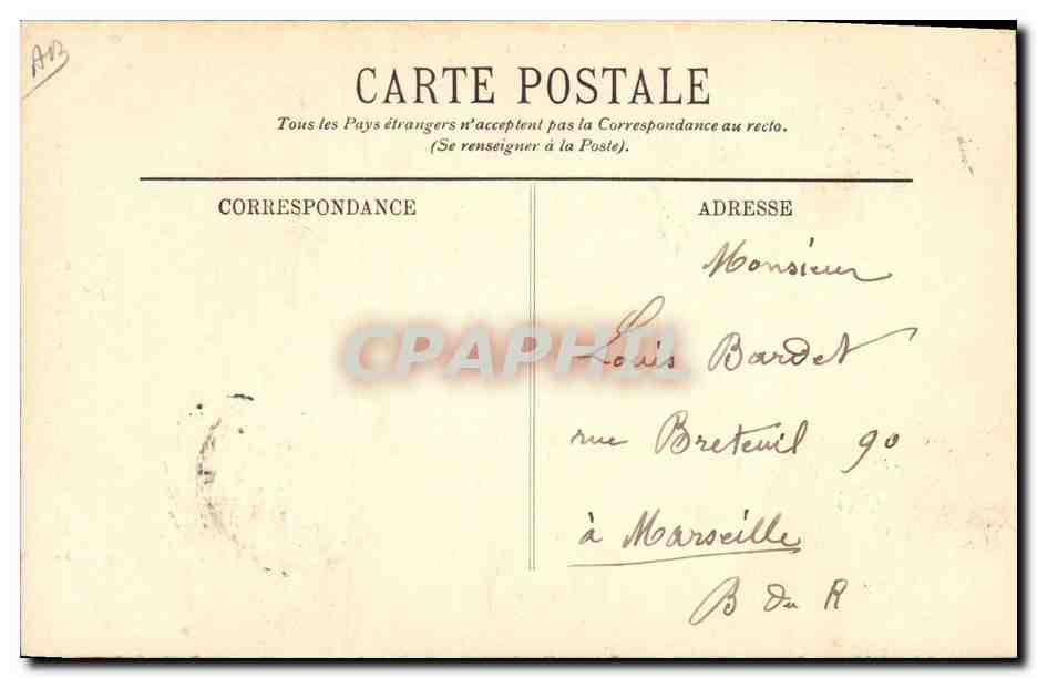 CPA Folklore Types d'Auvergne Vieille paysanne — Verso