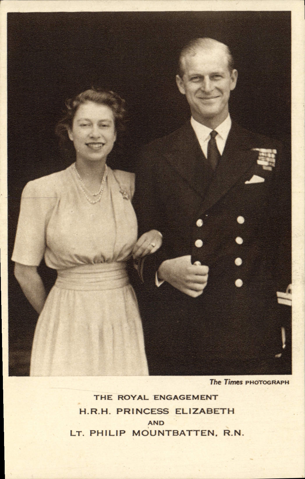 H.R.H. Princess Elizabeth et Lt. Philip Mountbatten — engagement royal — The Times Photograph
