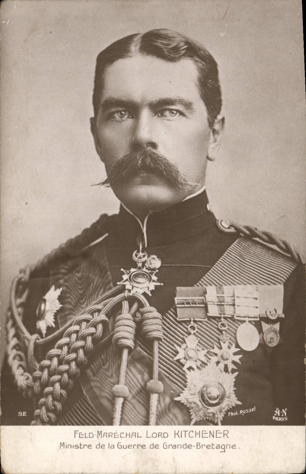 Feldmarschall Lord Kitchener — Minister des Krieges Großbritanniens — Phot. Russel, Paris