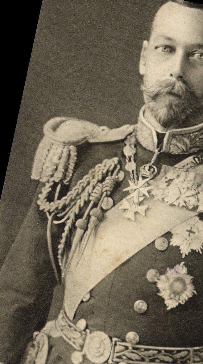 Portrait d'un homme en uniforme militaire — décoré de médailles — éditeur CPAPHIL - Anverso