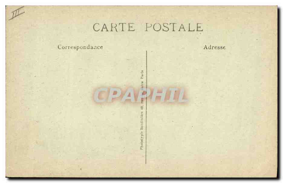 Revue de Cuperly (Marne) — M. Poincaré remet la Médaille militaire à un prêtre soldat — Phot-Express, Visé Paris — Verso