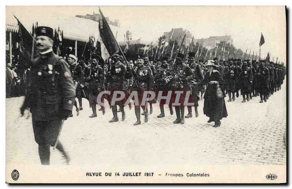 CPA Militaria Revue du 14 Juillet 1917 Troupes coloniales 