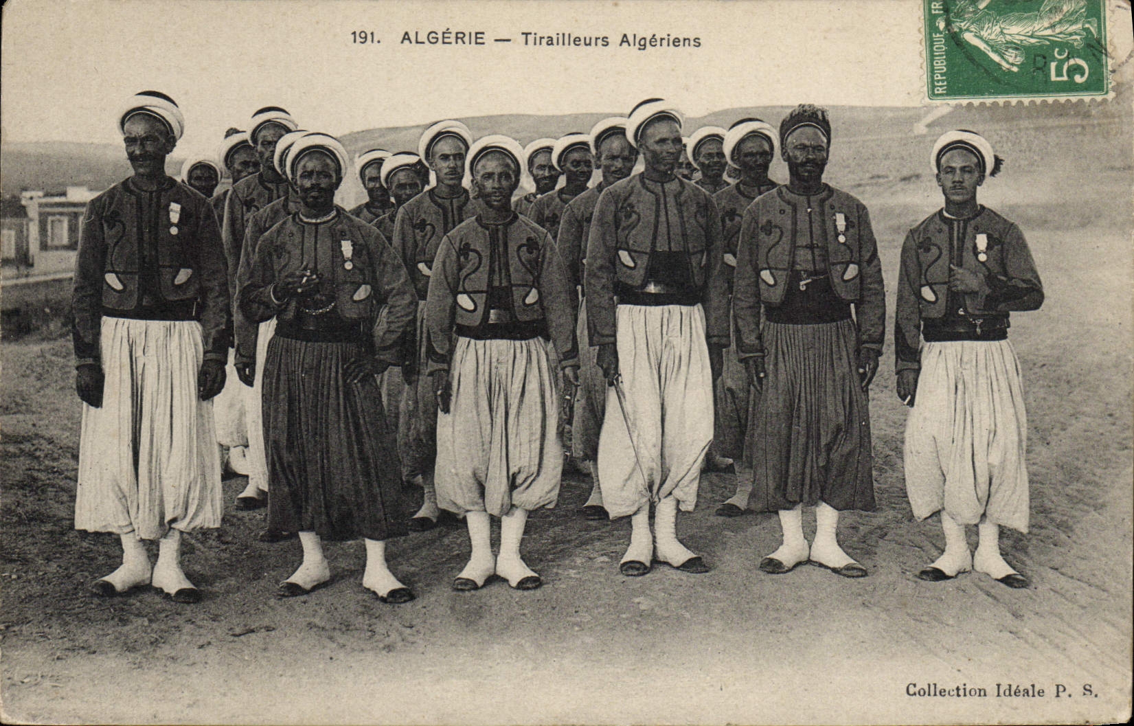 CPA Militaria Algerie Tirailleurs Algeriens 