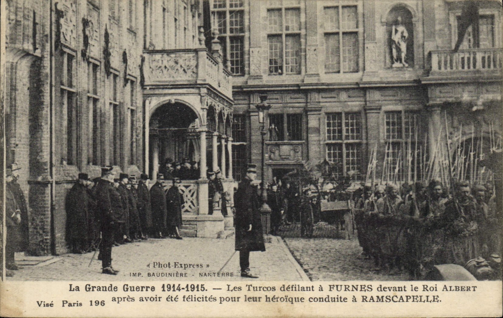 CPA Militaria Les Turcos defilant a Furnes devant le roi Albert Ramscapelle 