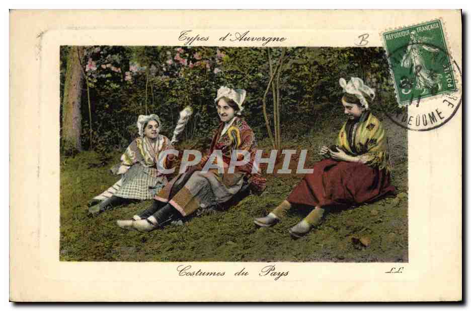 CPA Folklore Auvergne Costumes du pays 