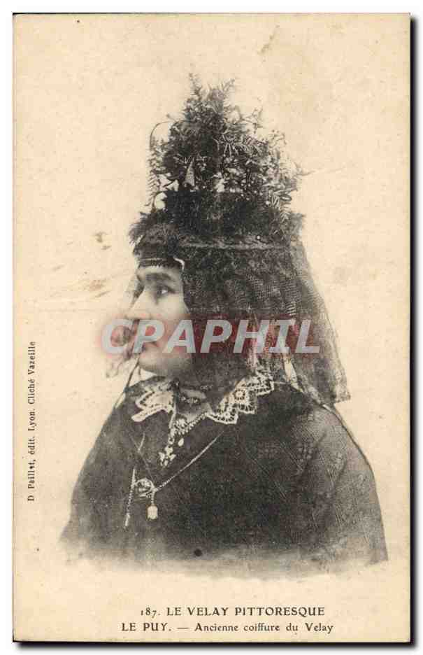 CPA Folklore Le Velay Le Puy Ancienne coiffure du Velay 