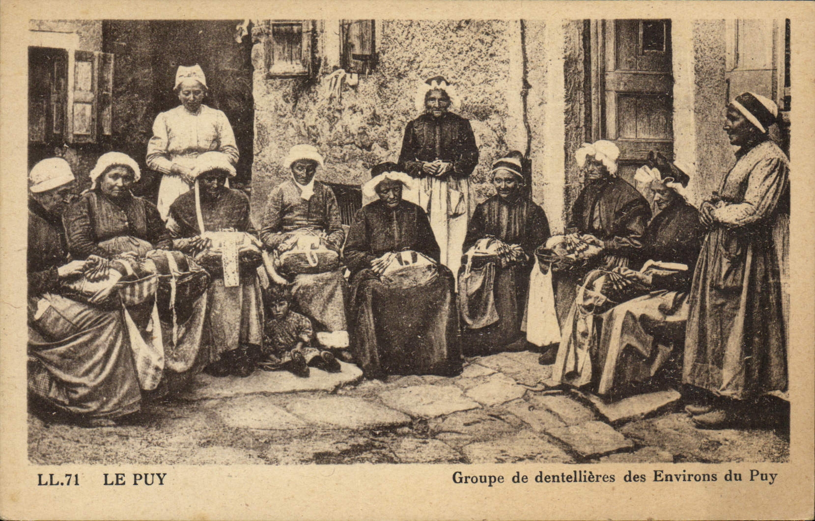 CPA Folklore Le Puy Groupe de dentellieres des environs du Puy 