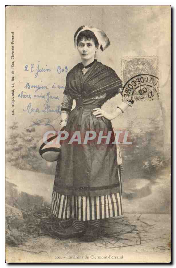 CPA Folklore Costume des environs de Clermont Ferrand 