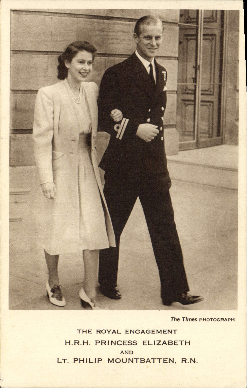 H.R.H. Princess Elizabeth et Lt. Philip Mountbatten, R.N. — engagement royal — The Times Photograph
