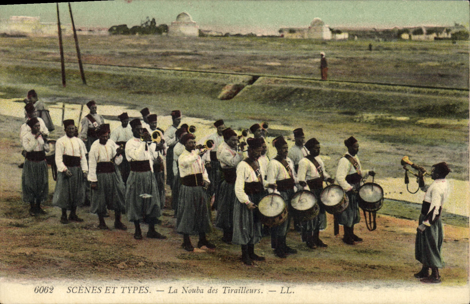 CPA Militaria la Nouba des Tirailleurs 