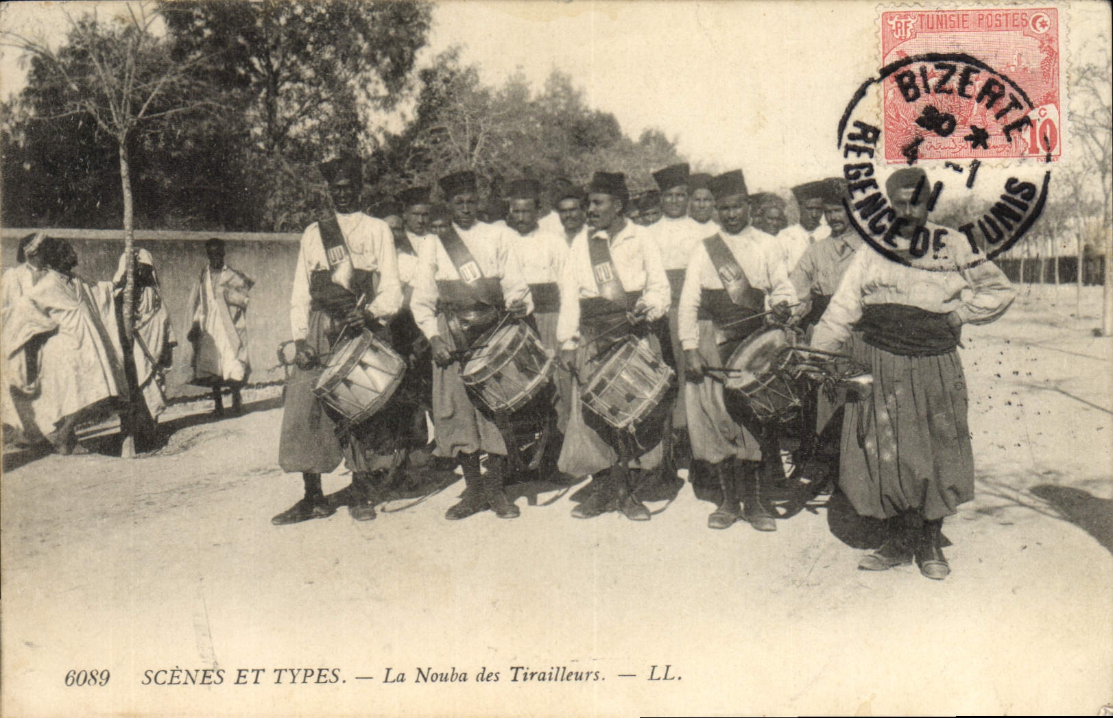 CPA Militaria La Nouba des Tirailleurs Tunisie 