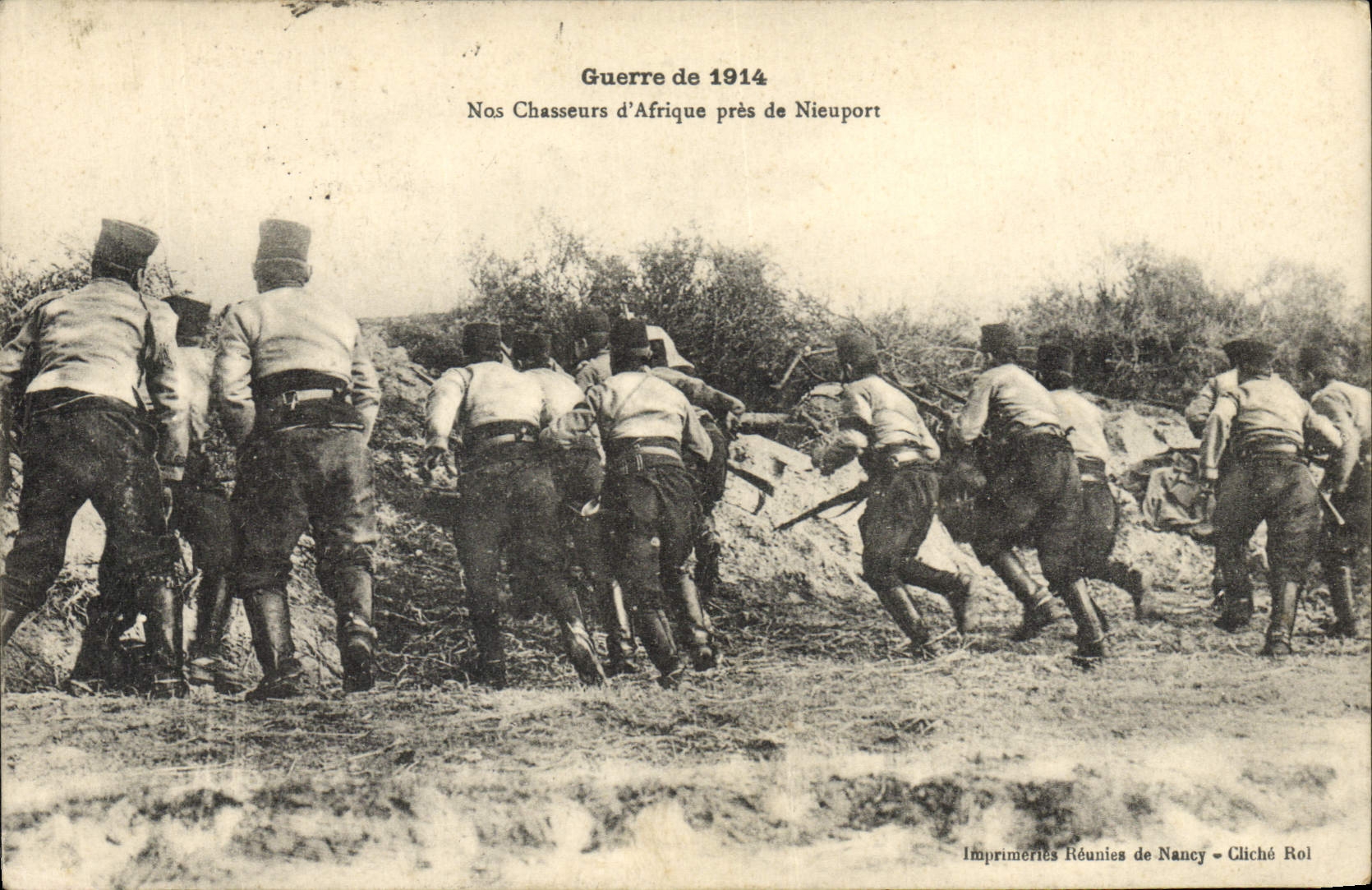 CPA Militaria Nos chasseurs d'Afrique pres de Nieuport 