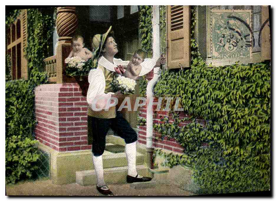 Femme tenant deux enfants — devant une maison en briques et lierre — éditeur CPAPHIL, série 346