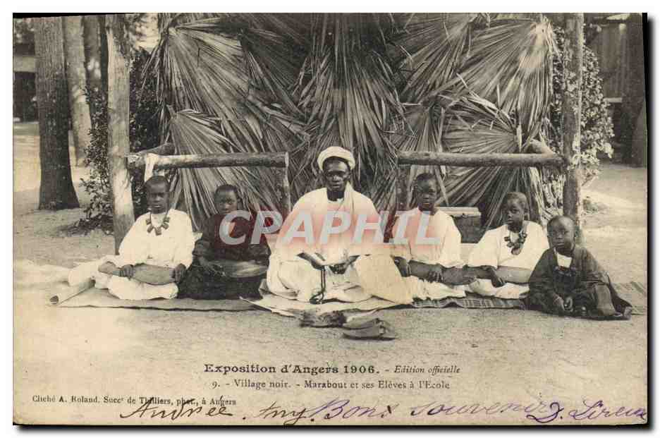 Village noir - Marabout et ses Élèves à l'École — Exposition d'Angers 1906 — Édition officielle — Cheché A. Rolland, Soc. de Thilliers, phot. à Angers