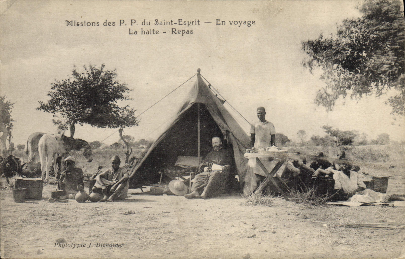 Missions des P.P. du Saint-Esprit — En voyage — La halte - Repas — Phototypie J. Bienaime