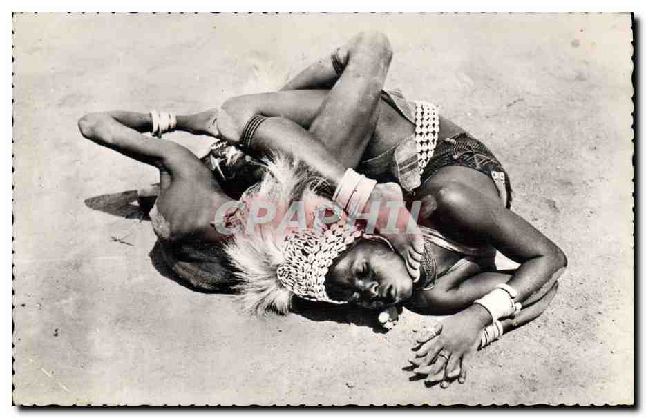 CPM Negre Homme noir Afrique Noire Petites danseuses de Man 