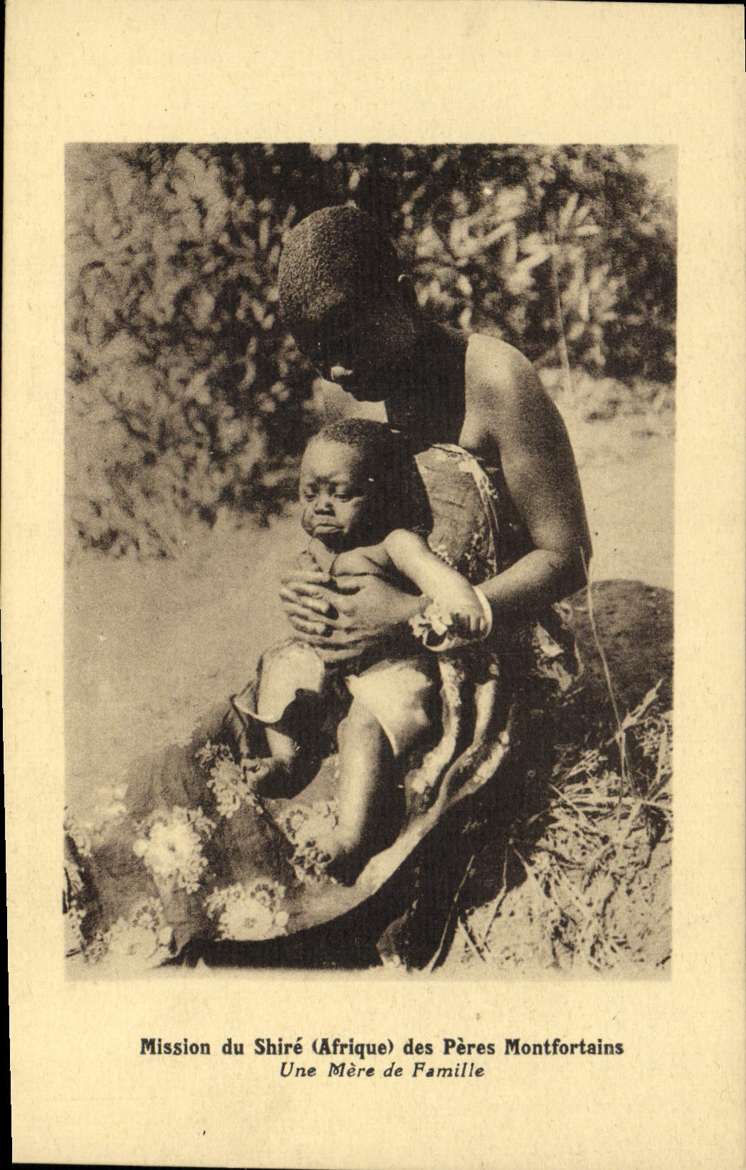 CPA Negre Homme noir Mission du Shire Afrique des Peres Montfortains Une mere de famille 