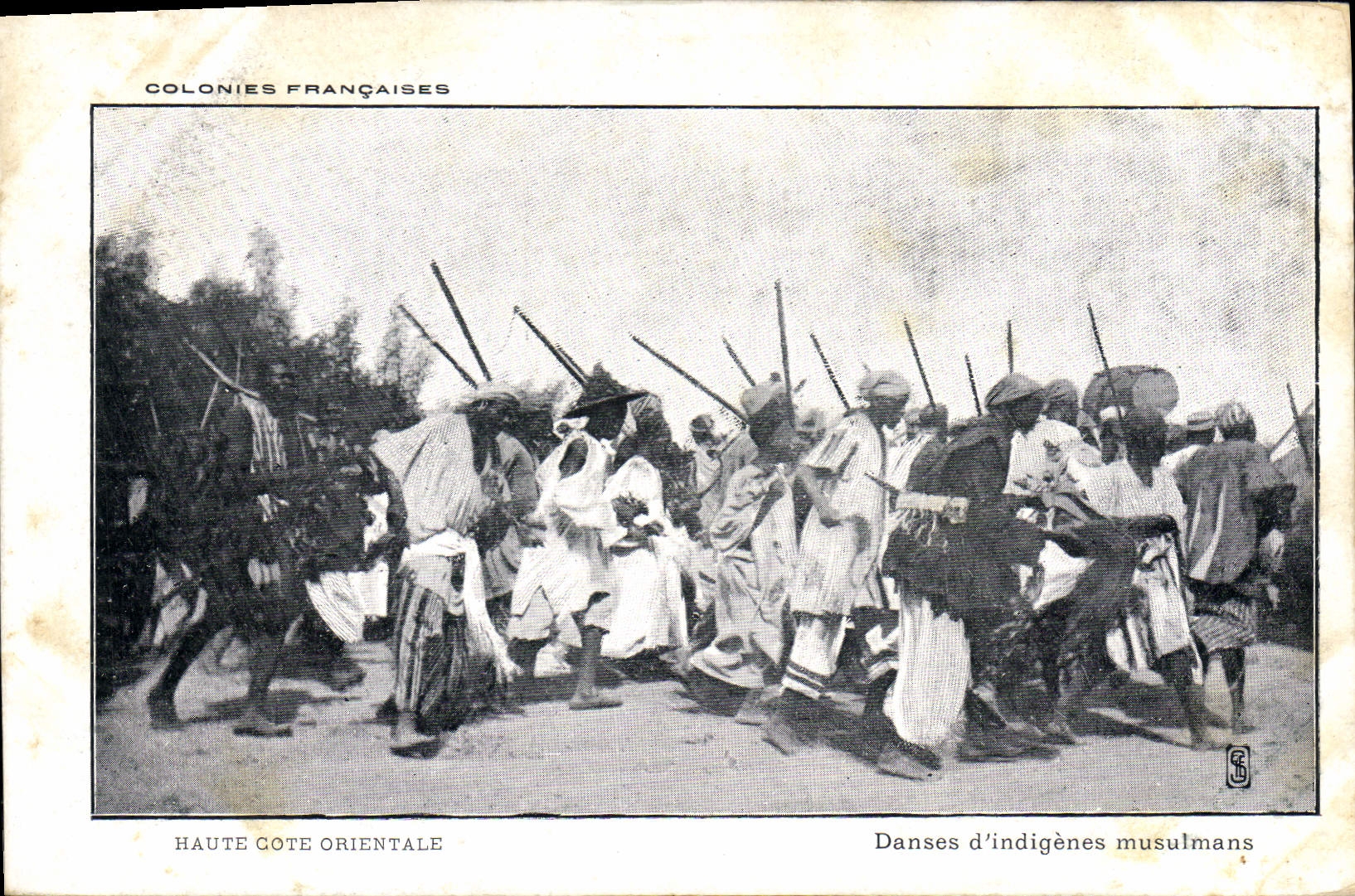 CPA Negre Homme noir Colonies Francaises Haute Cote Orientale Danses d'indigenes musulmans 